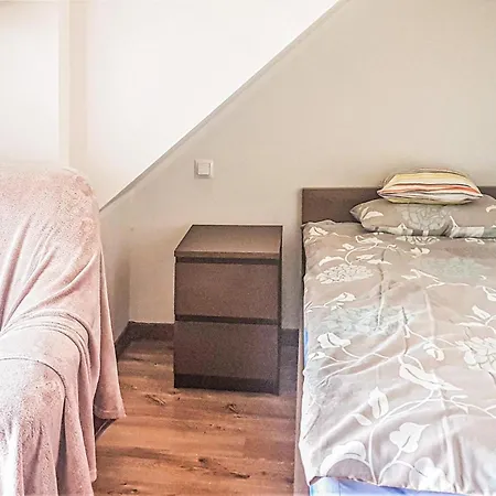 Holiday home 4 Bedroom In Semlin