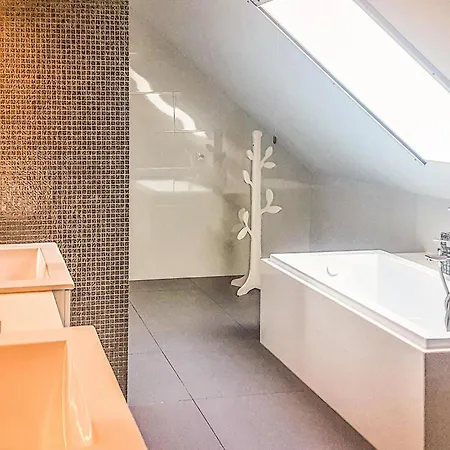 4 Bedroom In * Semlin